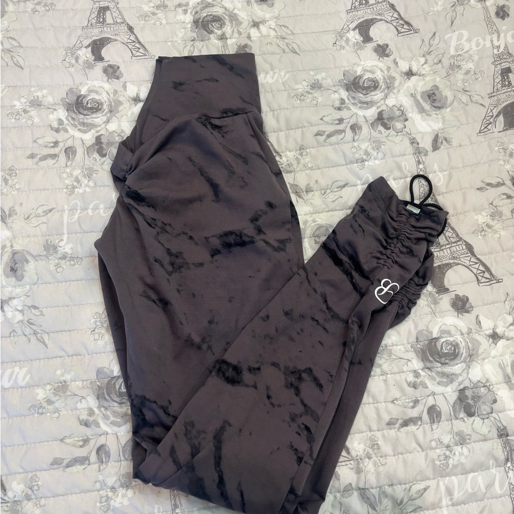 Bombshell Sportswear Black Leggings Sleek Athletic Design